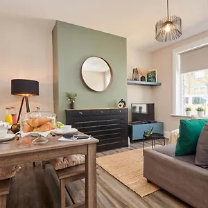 https://10-percent-off-3-nights-leeds-bradford-free-parking.yorkshirehotels.net